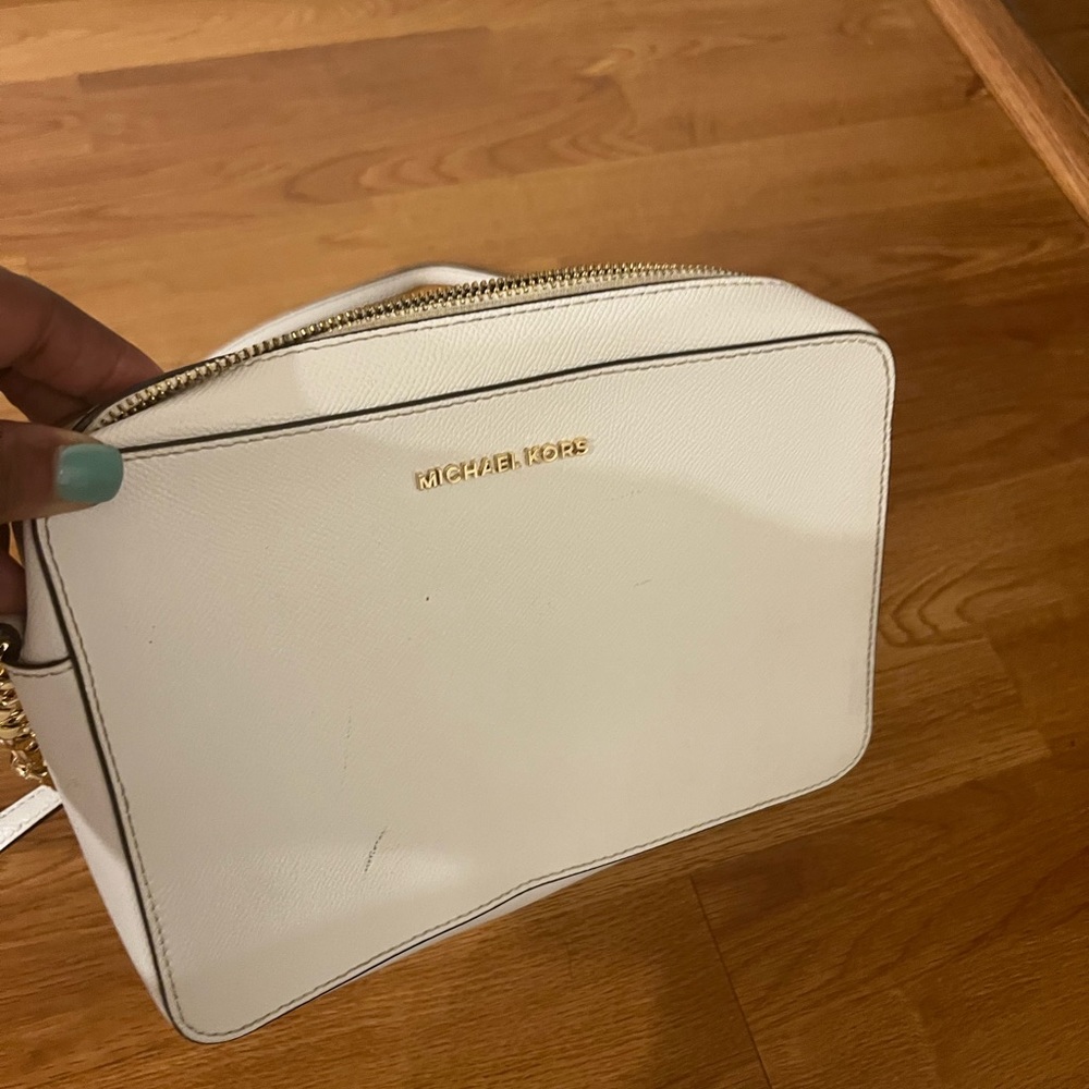 MICHAEL KORS White Medium Crossbody Pebbled Leather Purse